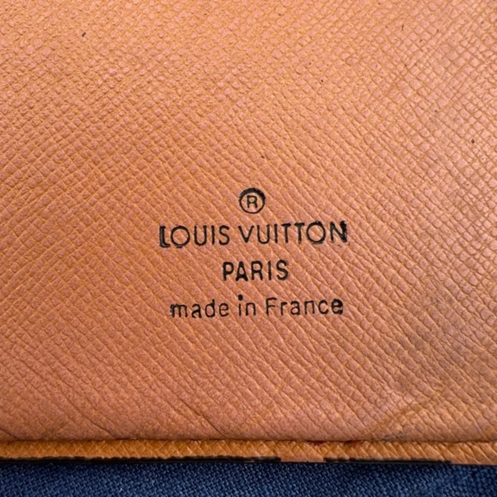 AUTHENTIC Louis Vuitton wallet. Monogram pattern.